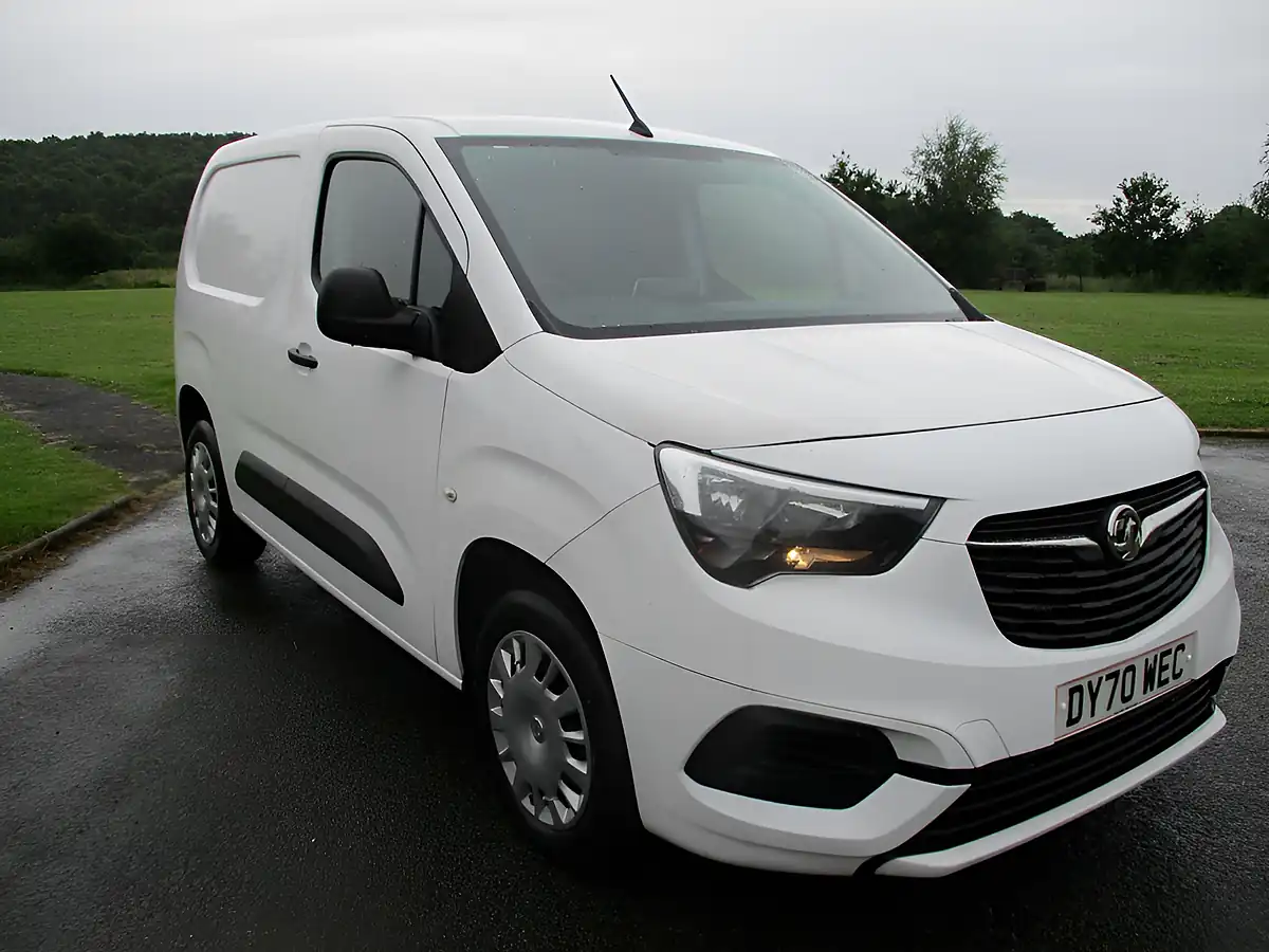 Used 2020 Vauxhall Combo Sportive White - Front View