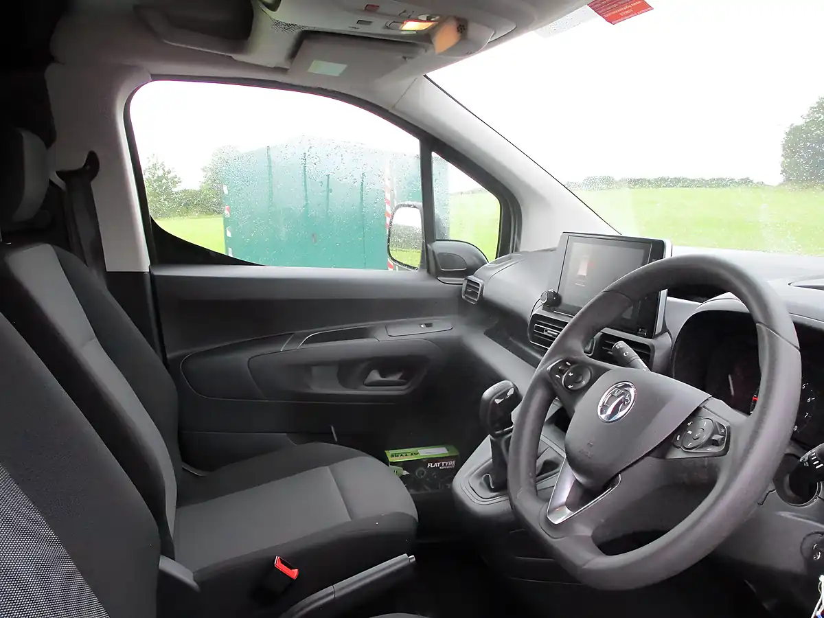 Used 2020 Vauxhall Combo Sportive White - Interior and Exterior details 11