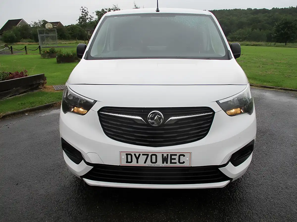 Used 2020 Vauxhall Combo Sportive White - Interior and Exterior details 2