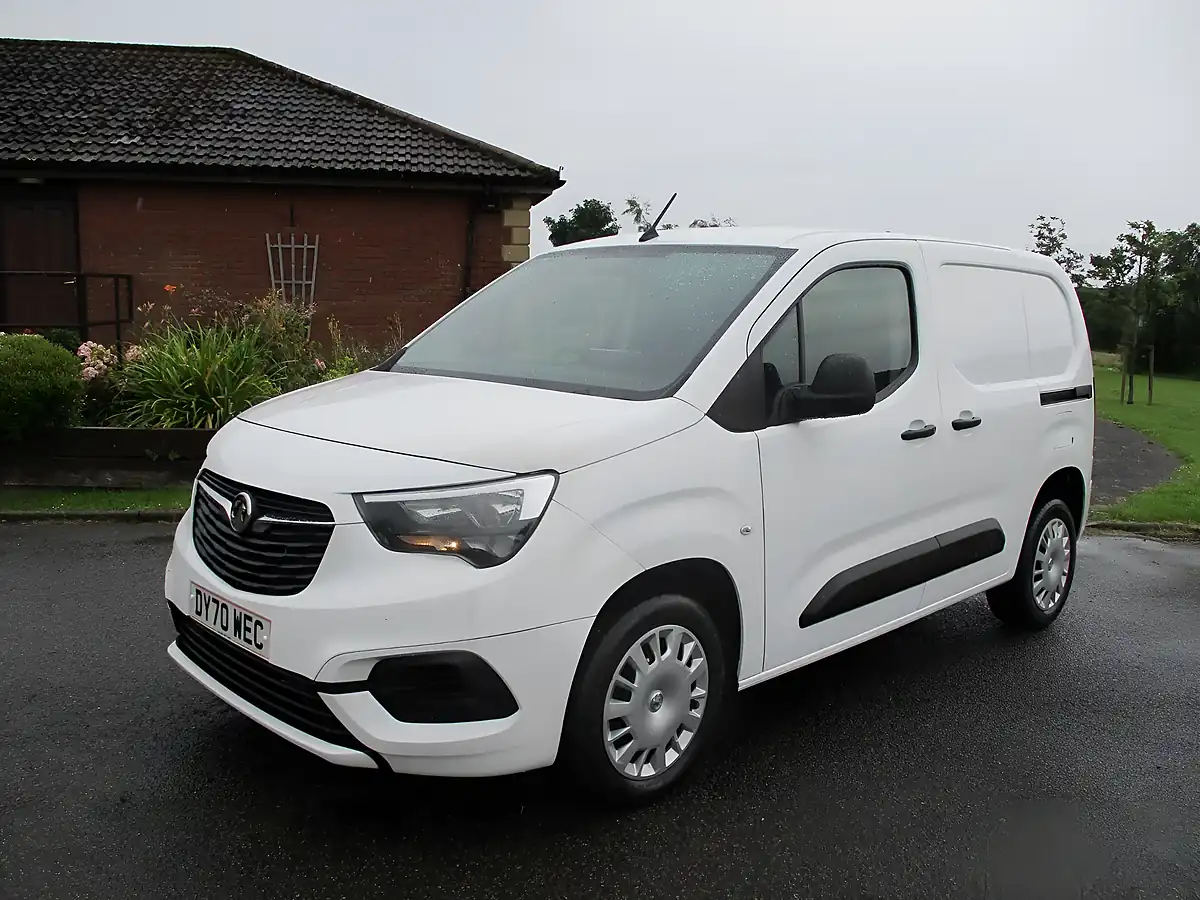 Used 2020 Vauxhall Combo Sportive White - Interior and Exterior details 3
