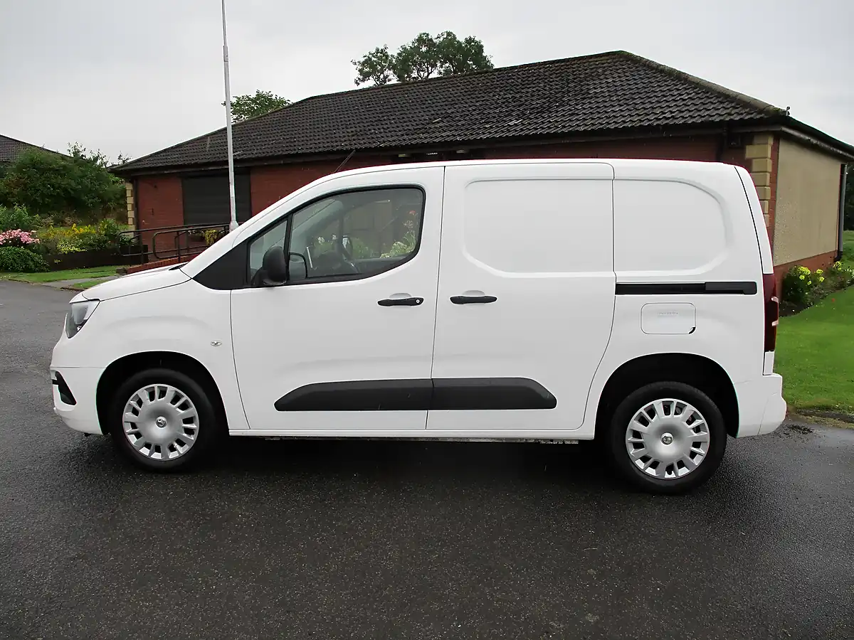 Used 2020 Vauxhall Combo Sportive White - Interior and Exterior details 4
