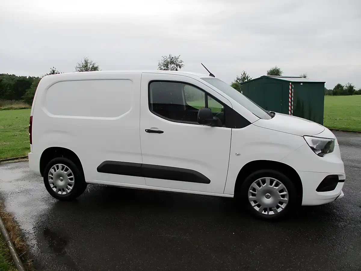 Used 2020 Vauxhall Combo Sportive White - Interior and Exterior details 5