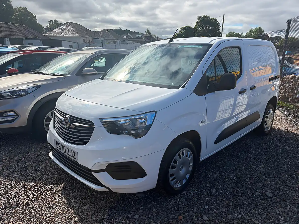 Used 2020 Vauxhall Combo Sportive White - Front View