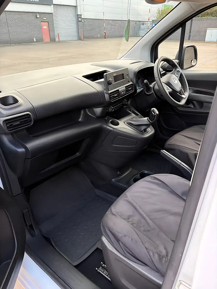 Used 2020 Vauxhall Combo Sportive White - Interior and Exterior details 10
