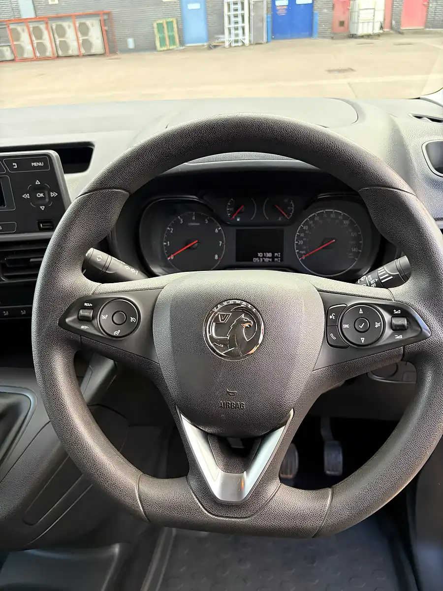 Used 2020 Vauxhall Combo Sportive White - Interior and Exterior details 12