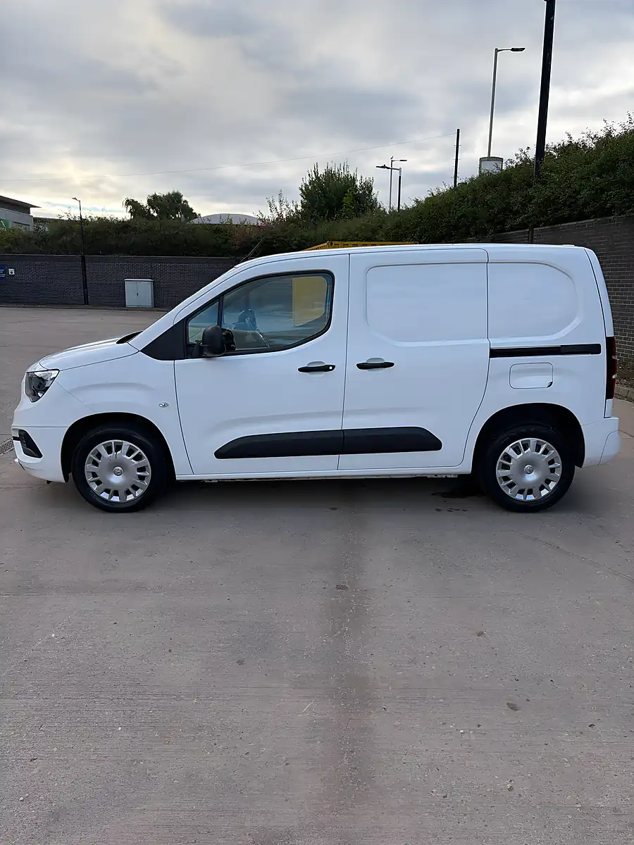Used 2020 Vauxhall Combo Sportive White - Interior and Exterior details 2