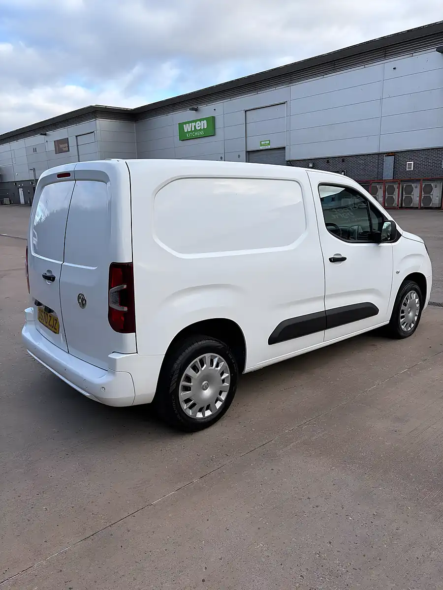 Used 2020 Vauxhall Combo Sportive White - Interior and Exterior details 5