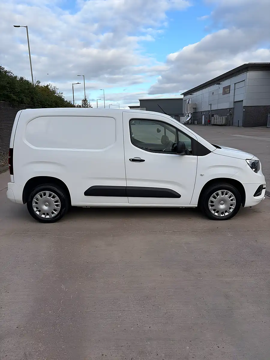 Used 2020 Vauxhall Combo Sportive White - Interior and Exterior details 6