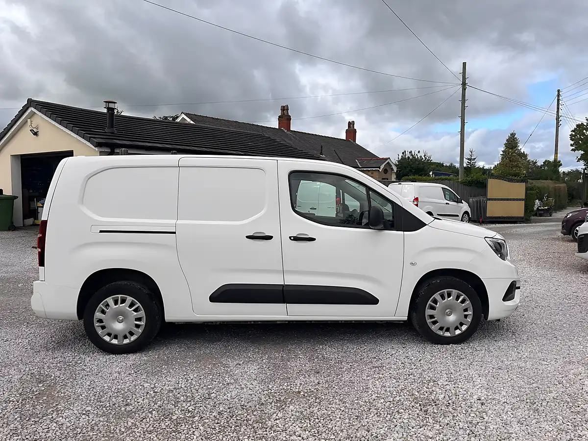 Used 2020 Vauxhall Combo Sportive White - Interior and Exterior details 11