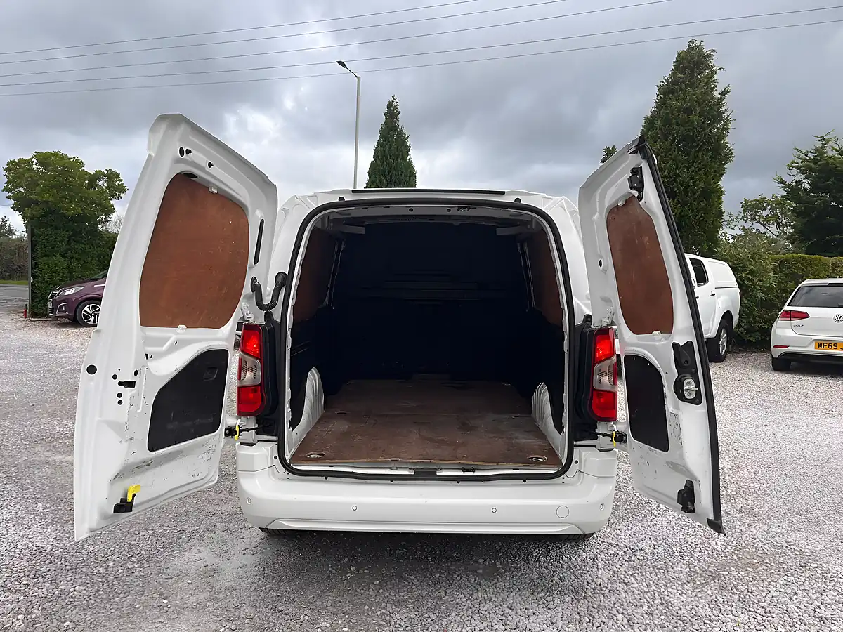 Used 2020 Vauxhall Combo Sportive White - Interior and Exterior details 14