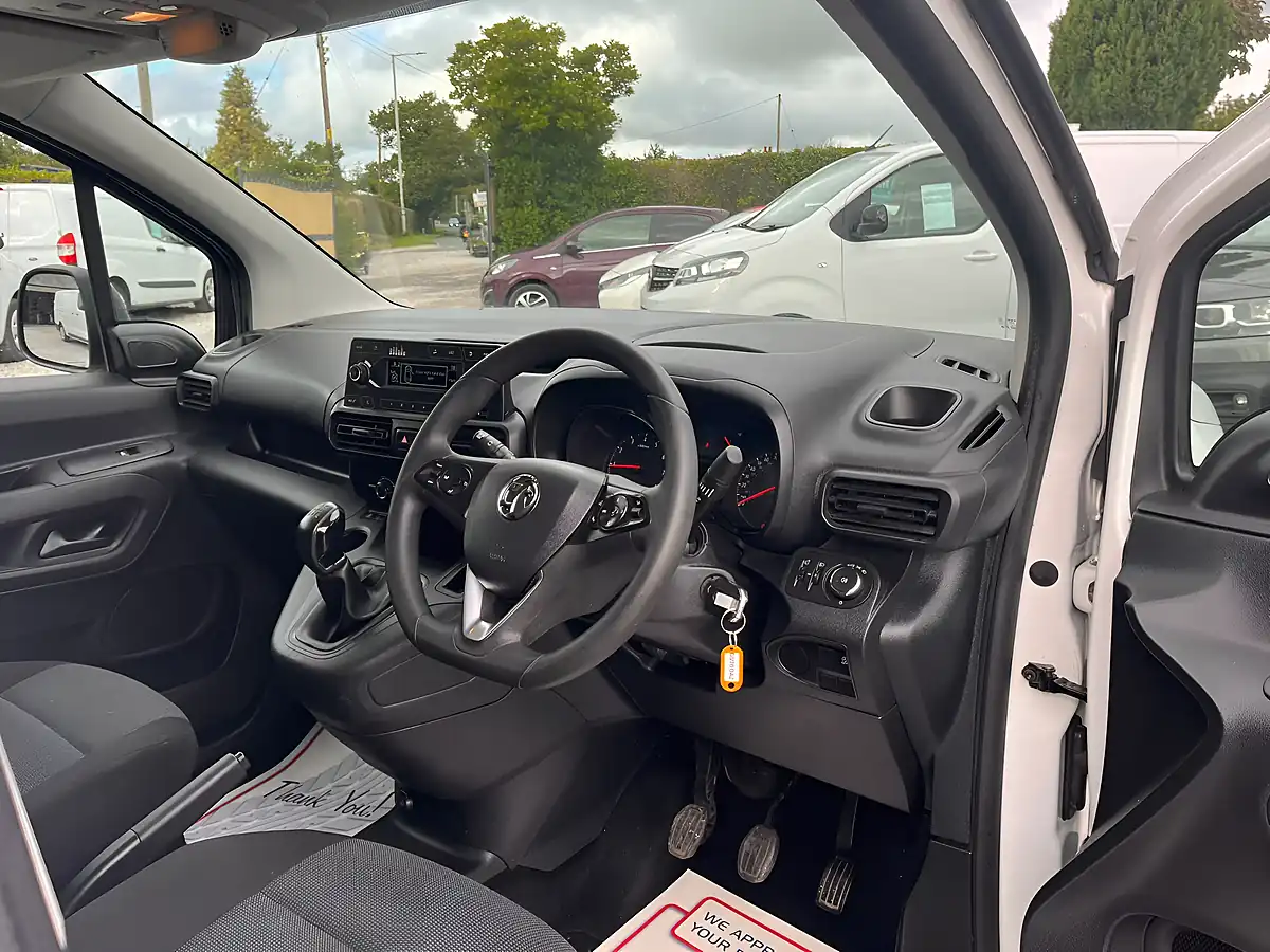 Used 2020 Vauxhall Combo Sportive White - Interior and Exterior details 18