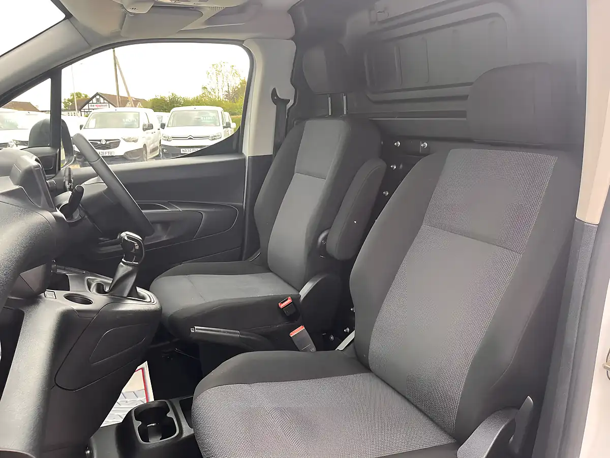Used 2020 Vauxhall Combo Sportive White - Interior and Exterior details 19