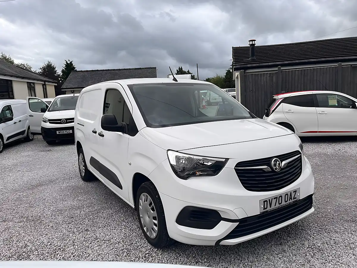 Used 2020 Vauxhall Combo Sportive White - Interior and Exterior details 2