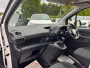 Used 2020 Vauxhall Combo Sportive White - Interior and Exterior details 20