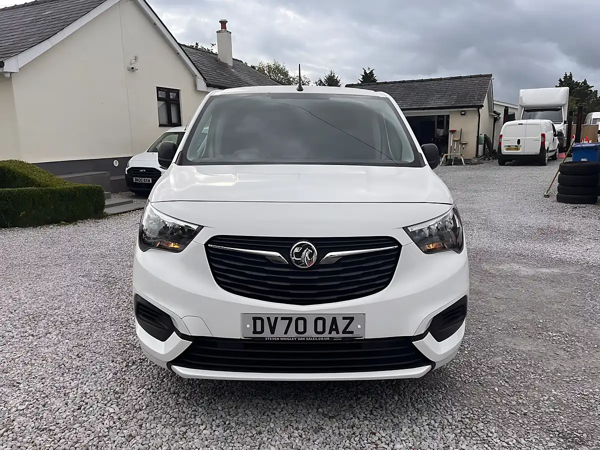 Used 2020 Vauxhall Combo Sportive White - Interior and Exterior details 3