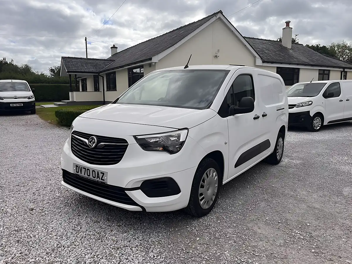 Used 2020 Vauxhall Combo Sportive White - Interior and Exterior details 4