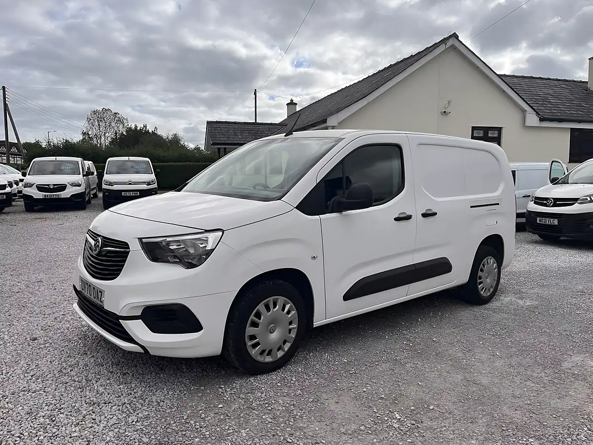 Used 2020 Vauxhall Combo Sportive White - Interior and Exterior details 5