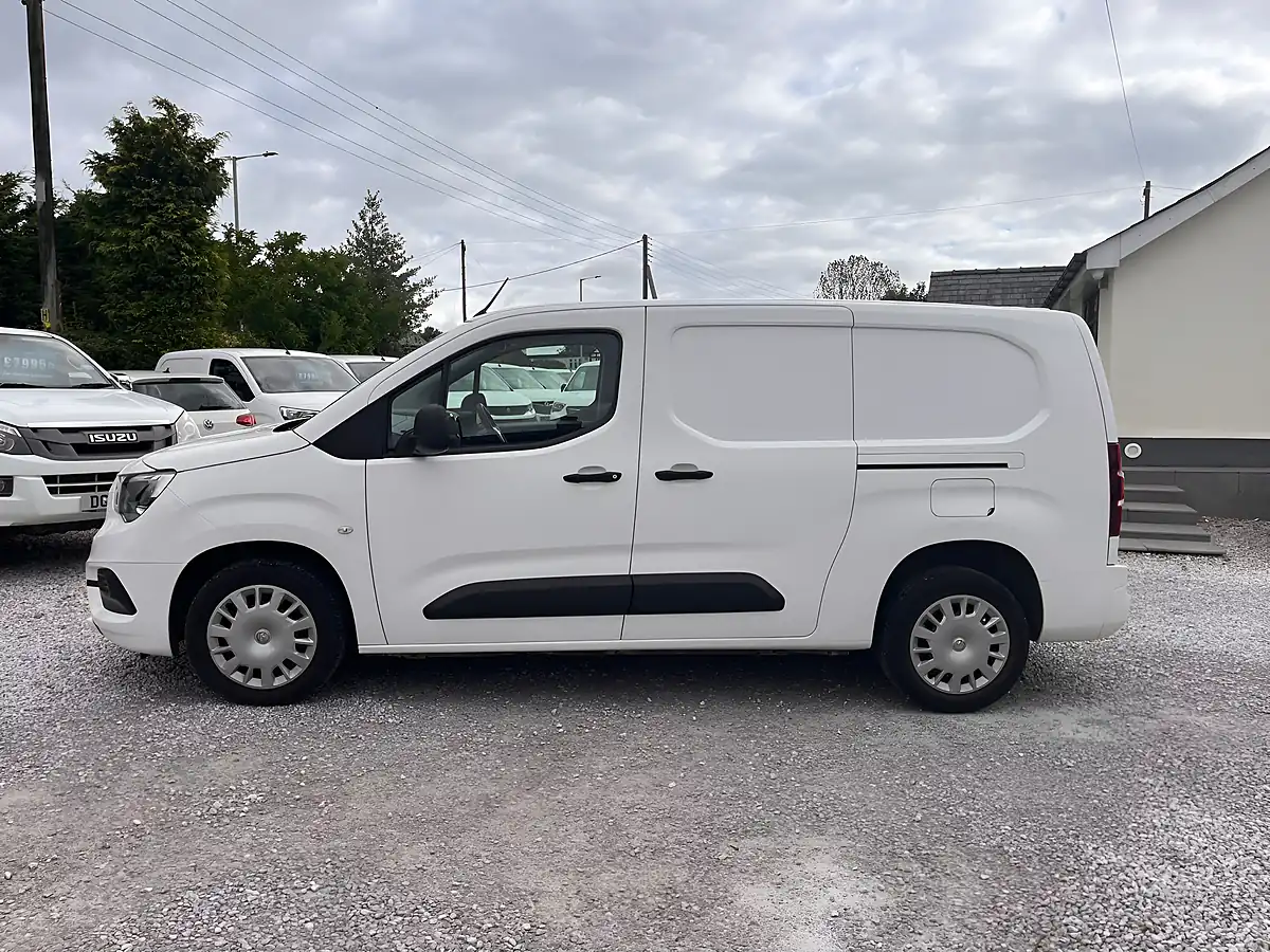 Used 2020 Vauxhall Combo Sportive White - Interior and Exterior details 7