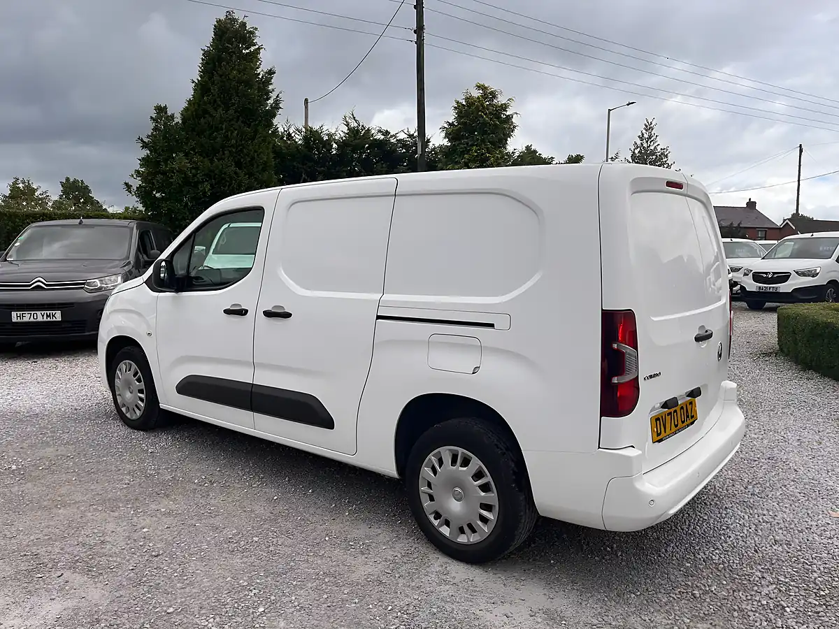 Used 2020 Vauxhall Combo Sportive White - Interior and Exterior details 8