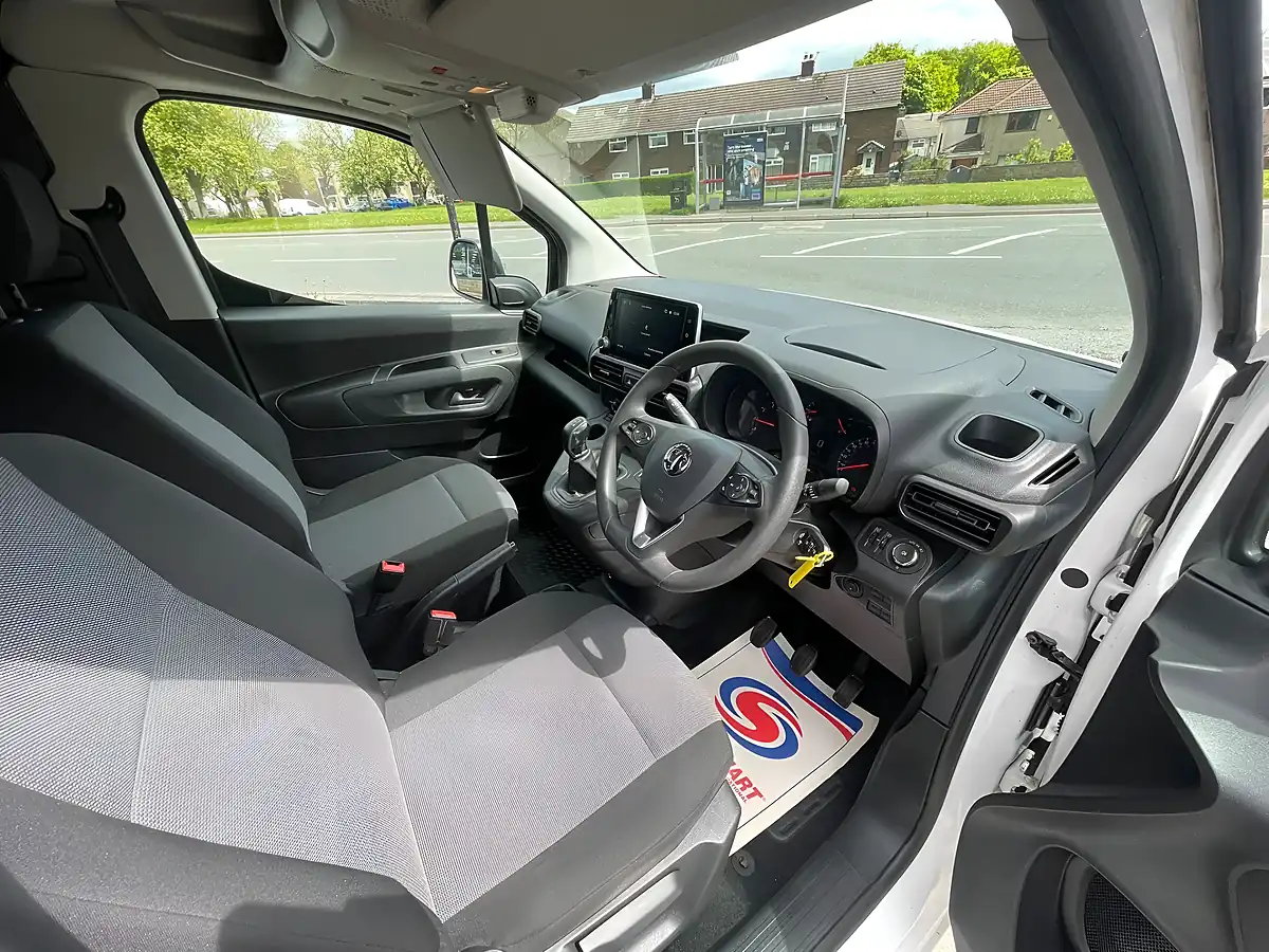 Used 2020 Vauxhall Combo Sportive White - Interior and Exterior details 10