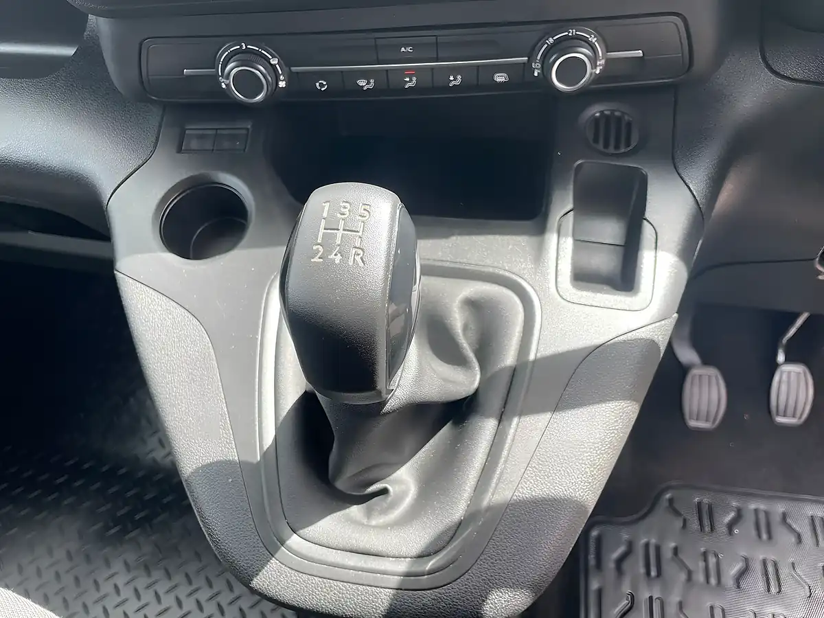 Used 2020 Vauxhall Combo Sportive White - Interior and Exterior details 15