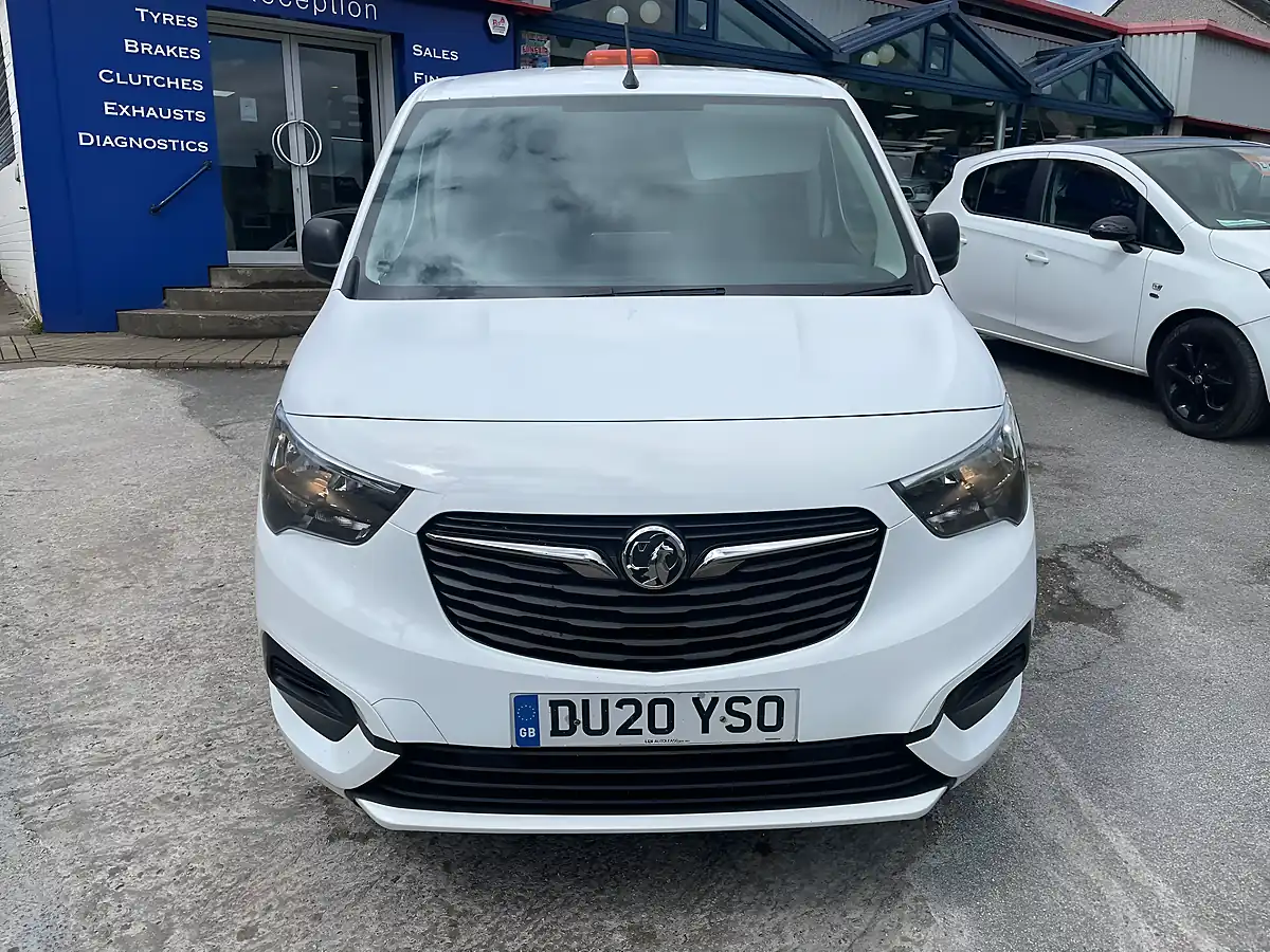 Used 2020 Vauxhall Combo Sportive White - Interior and Exterior details 2