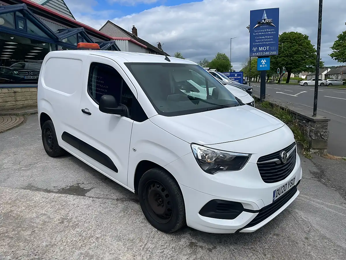 Used 2020 Vauxhall Combo Sportive White - Interior and Exterior details 4