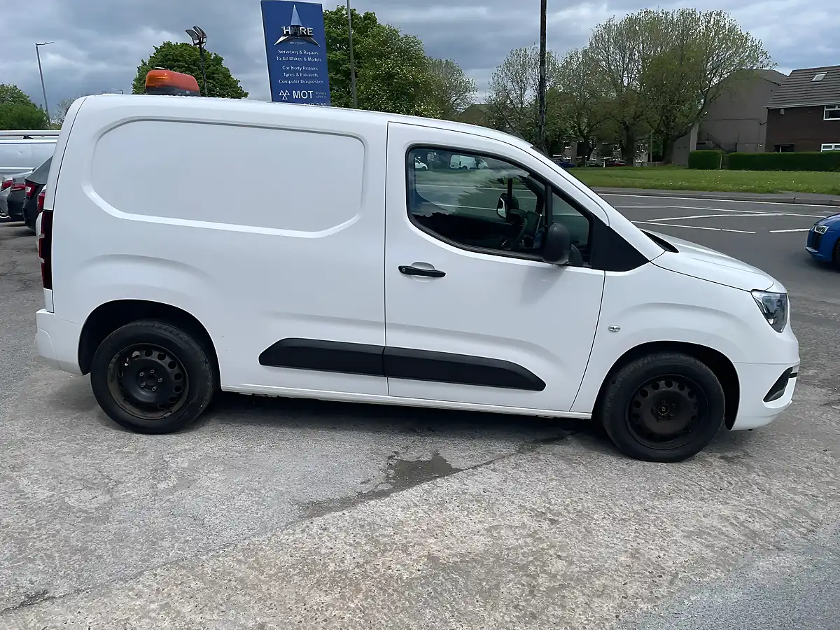 Used 2020 Vauxhall Combo Sportive White - Interior and Exterior details 5