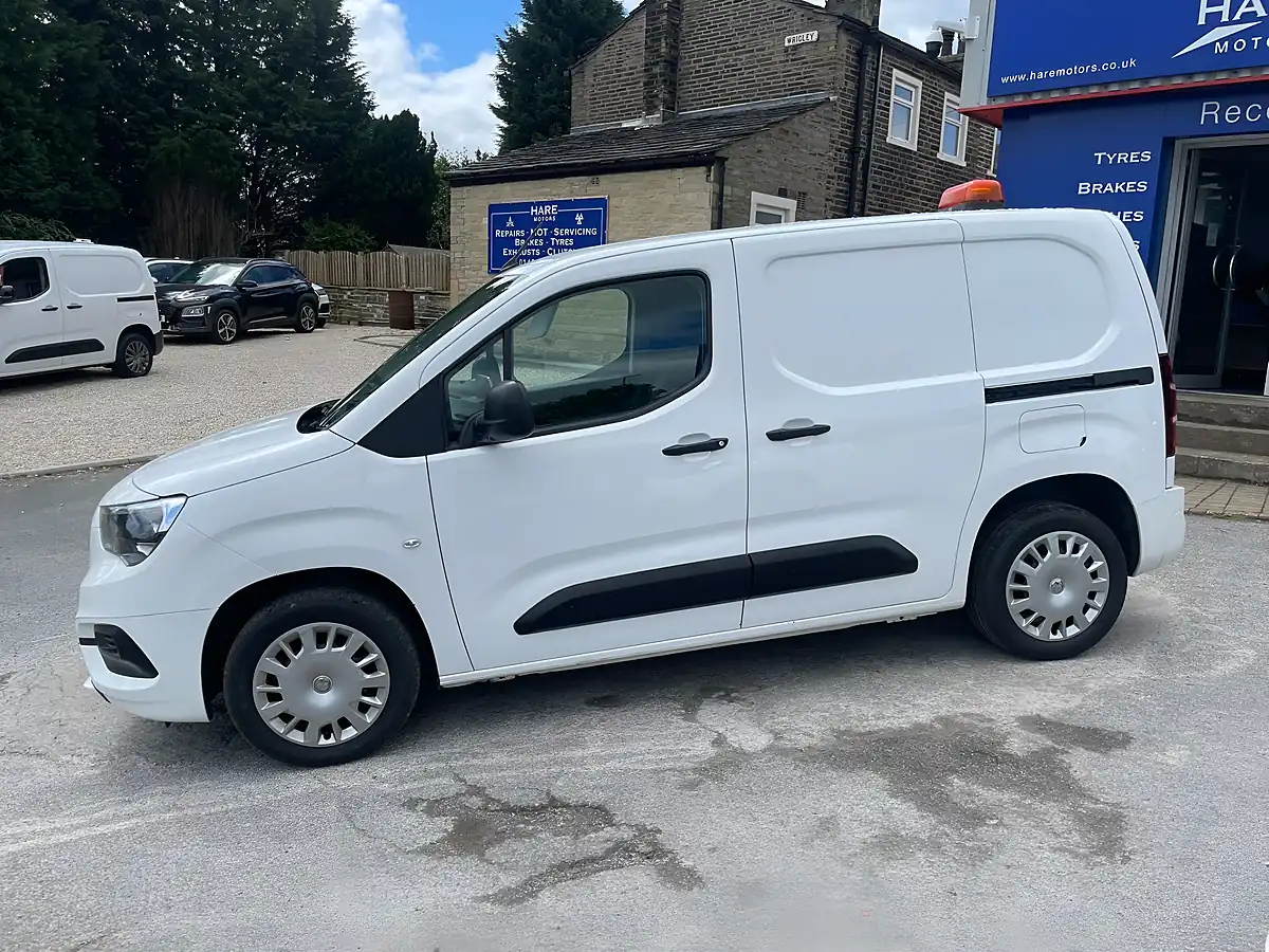 Used 2020 Vauxhall Combo Sportive White - Interior and Exterior details 6