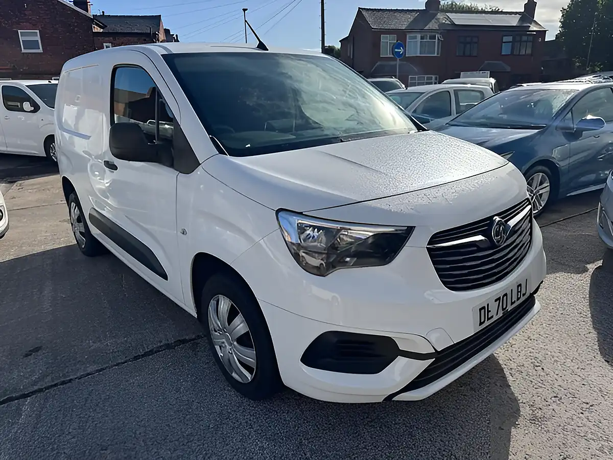 Used 2020 Vauxhall Combo Sportive White - Front View