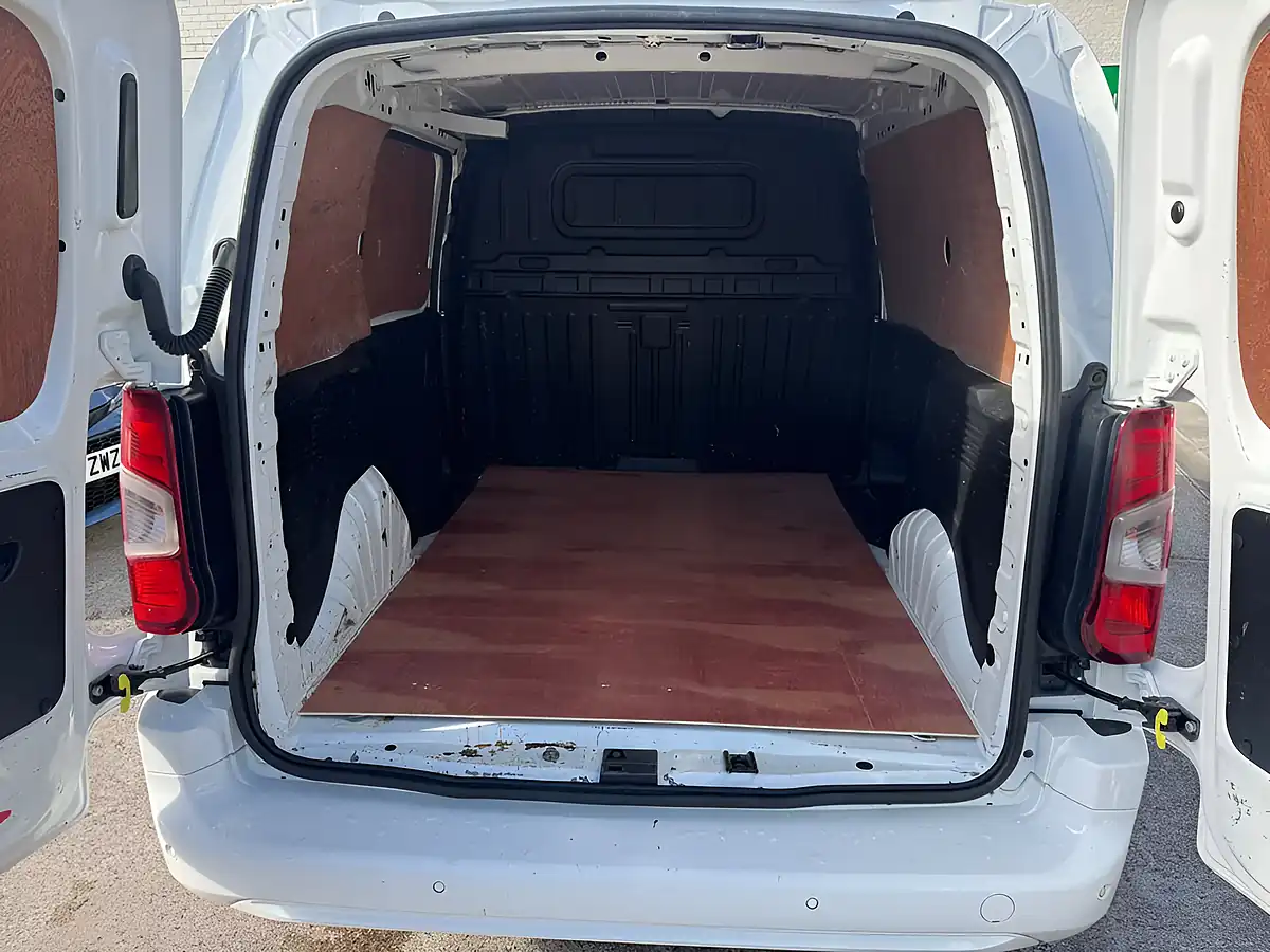 Used 2020 Vauxhall Combo Sportive White - Interior and Exterior details 11