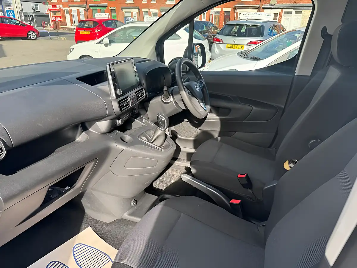 Used 2020 Vauxhall Combo Sportive White - Interior and Exterior details 6