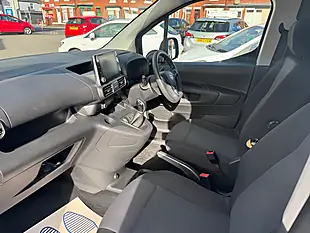 Used 2020 Vauxhall Combo Sportive White - Interior and Exterior details 7