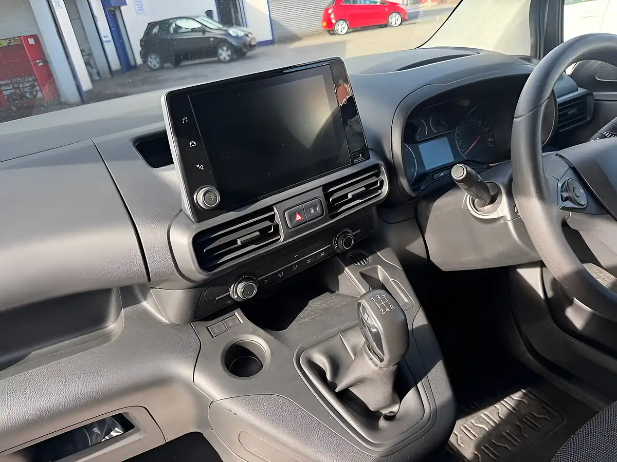 Used 2020 Vauxhall Combo Sportive White - Interior and Exterior details 9