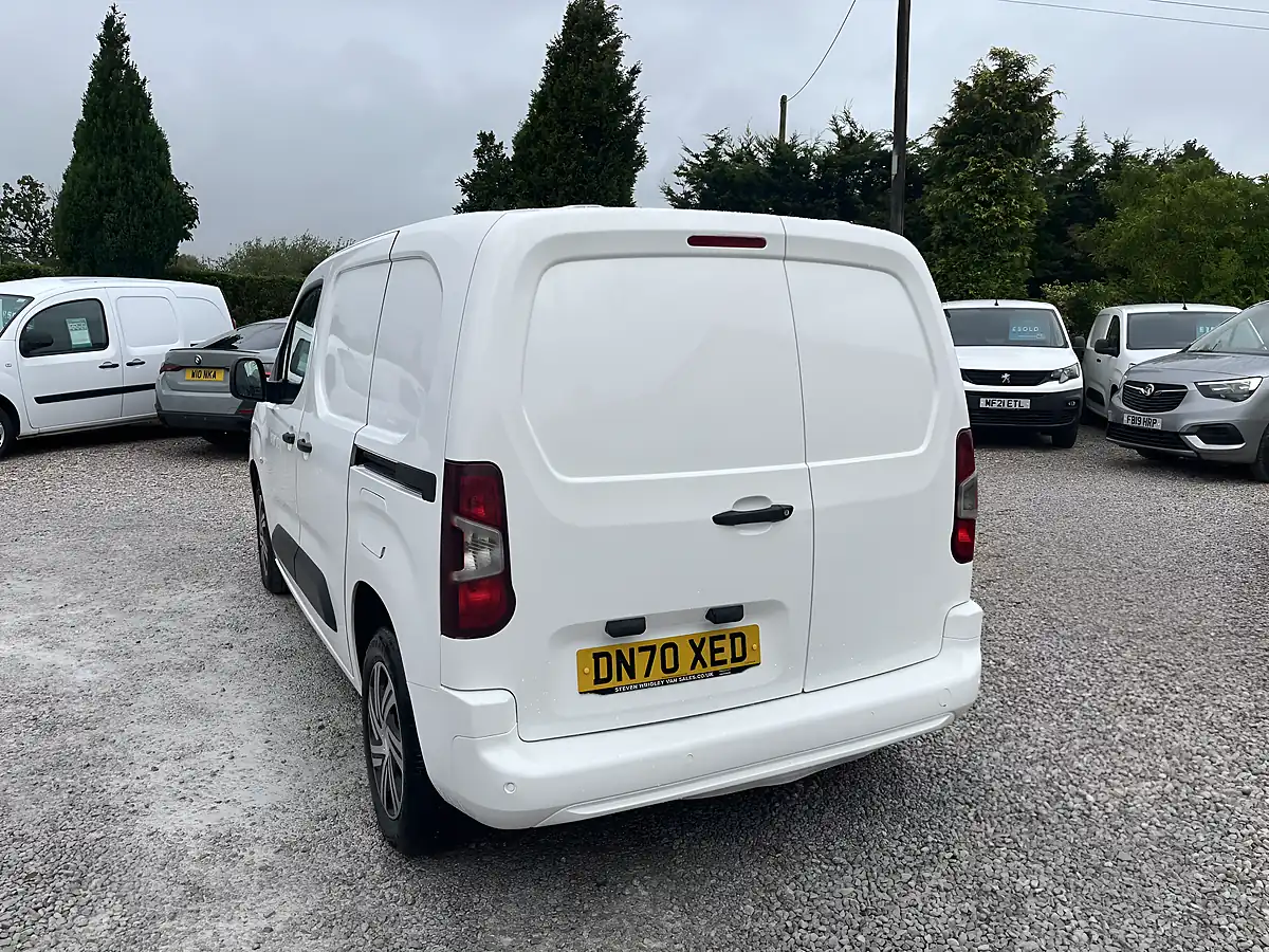 Used 2020 Vauxhall Combo Sportive White - Interior and Exterior details 11