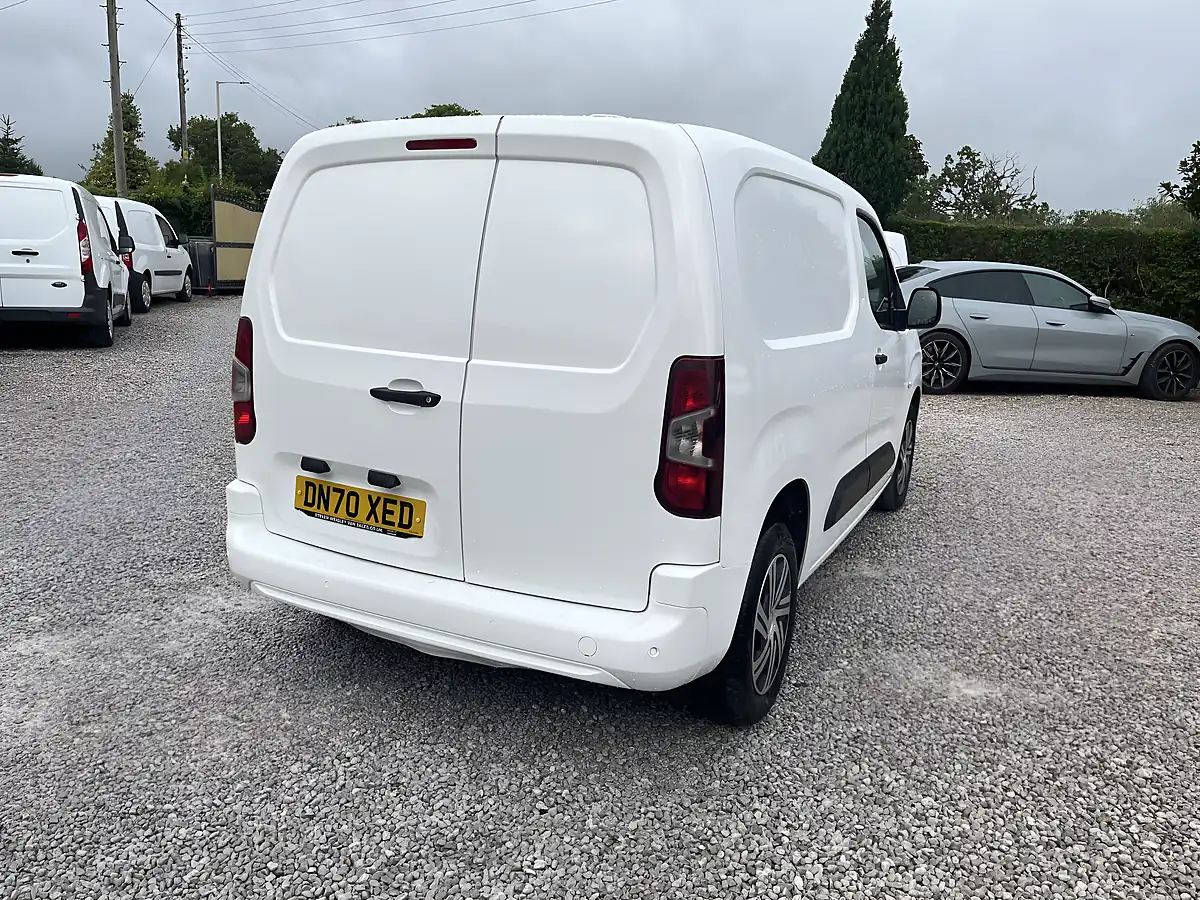 Used 2020 Vauxhall Combo Sportive White - Interior and Exterior details 12