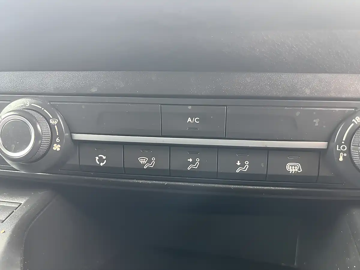 Used 2020 Vauxhall Combo Sportive White - Interior and Exterior details 16