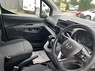 Used 2020 Vauxhall Combo Sportive White - Interior and Exterior details 17