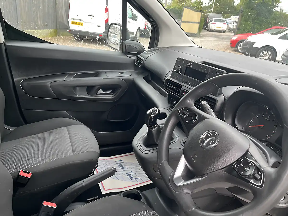 Used 2020 Vauxhall Combo Sportive White - Interior and Exterior details 17