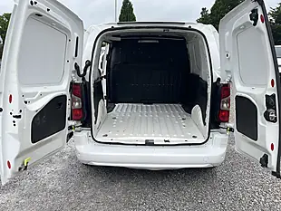 Used 2020 Vauxhall Combo Sportive White - Interior and Exterior details 2