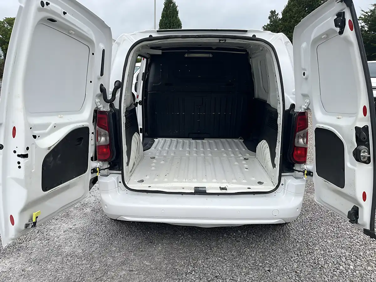Used 2020 Vauxhall Combo Sportive White - Interior and Exterior details 2