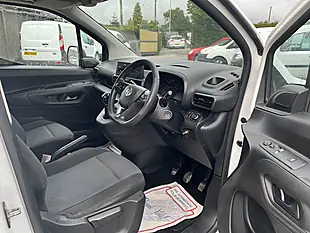 Used 2020 Vauxhall Combo Sportive White - Interior and Exterior details 4