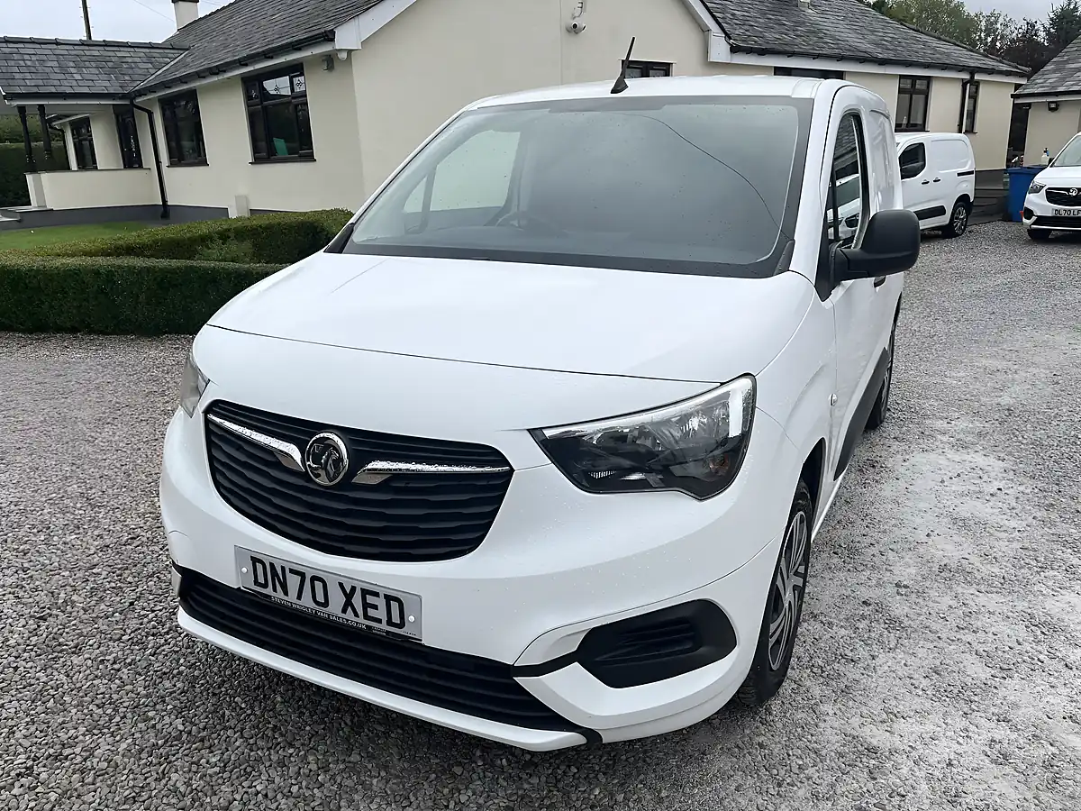 Used 2020 Vauxhall Combo Sportive White - Interior and Exterior details 5