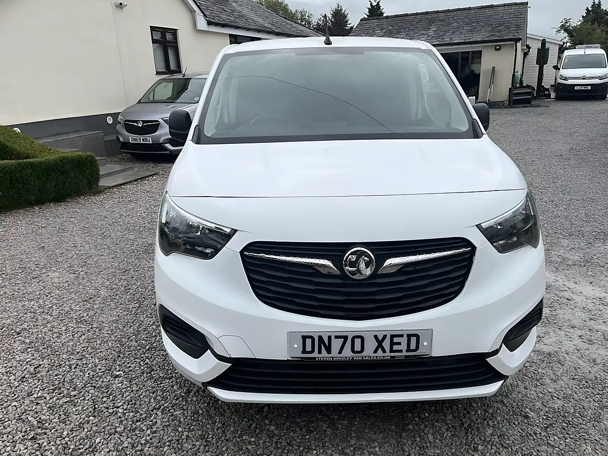Used 2020 Vauxhall Combo Sportive White - Interior and Exterior details 6