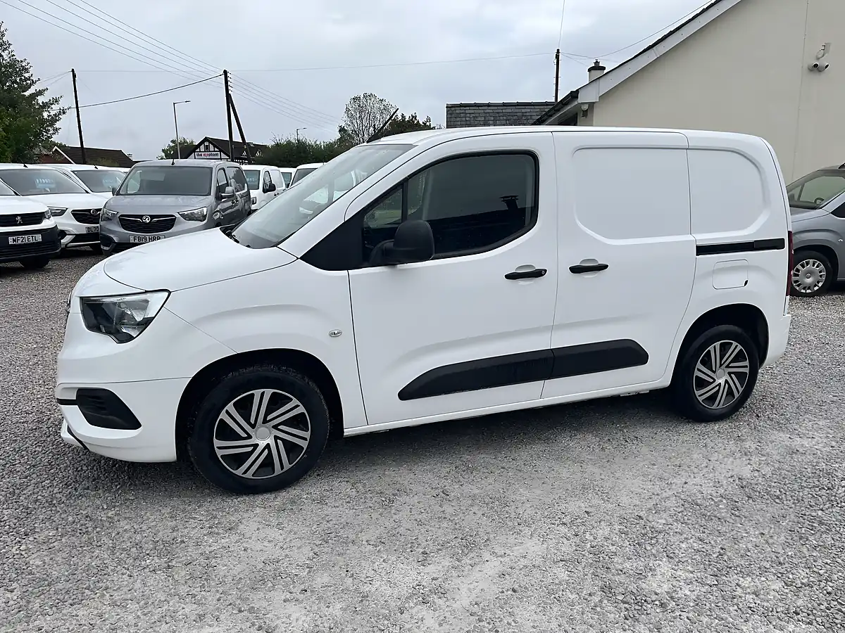 Used 2020 Vauxhall Combo Sportive White - Interior and Exterior details 8