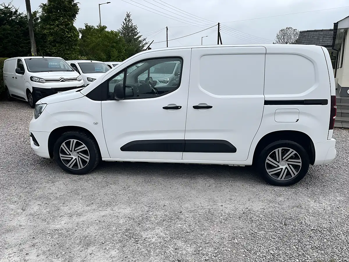 Used 2020 Vauxhall Combo Sportive White - Interior and Exterior details 9