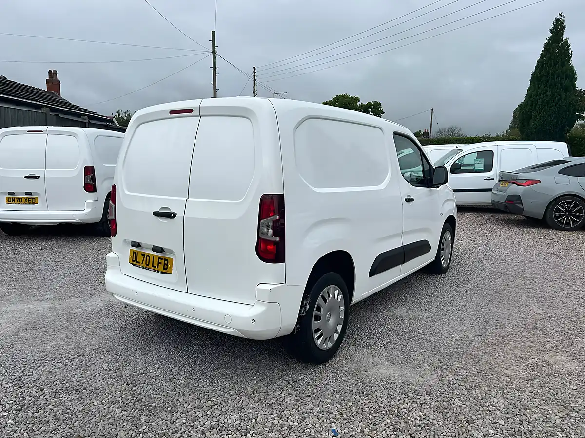 Used 2020 Vauxhall Combo Sportive White - Interior and Exterior details 10