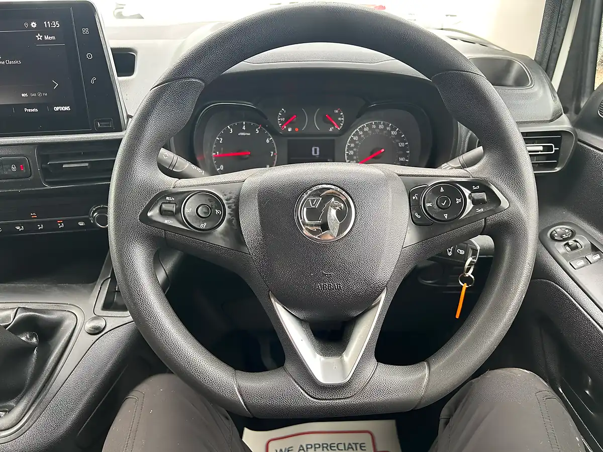 Used 2020 Vauxhall Combo Sportive White - Interior and Exterior details 12