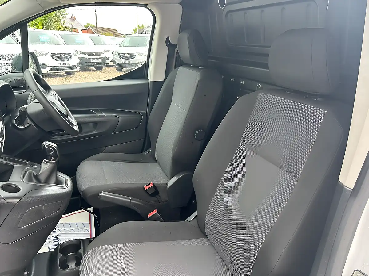 Used 2020 Vauxhall Combo Sportive White - Interior and Exterior details 17