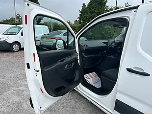 Used 2020 Vauxhall Combo Sportive White - Interior and Exterior details 18